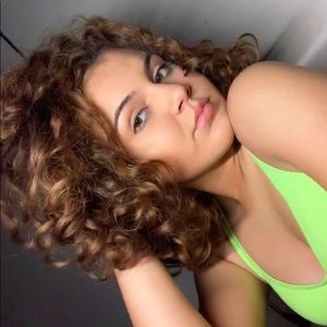 Meet your Posher, Alexia